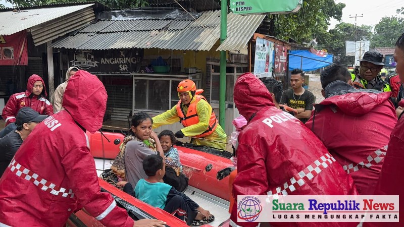 Sat Samapta Polres Sukabumi di bawah pimpinan AKP Dadi, bersama Tim Rescue dari berbagai instansi, langsung bergerak ke lokasi untuk membantu warga terdampak