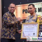 Kapolres Metro Tangerang Kota, Kombes Pol Zain Dwi Nugroho, S.H., S.I.K., M.Si., menerima langsung penghargaan tertinggi dalam penilaian kepatuhan pelayanan publik dari Ombudsman RI