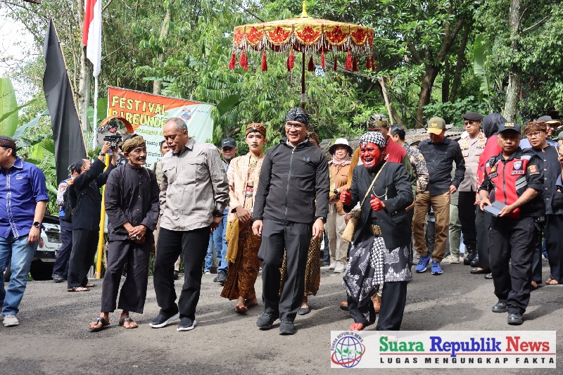 Pemerintah Kota Cimahi kembali mempertegas komitmennya dalam melestarikan kearifan lokal melalui Cireundeu Festival 2024, yang berlangsung pada 5-7 Desember 2024 di Kampung Adat Cireundeu, Kecamatan Cimahi Selatan