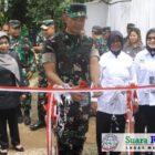 Kasdam III/Siliwangi Brigjen TNI Aminudin, S.I.P., secara resmi mewakili Pangdam III/Slw dalam peresmian selesainya Program Bedah Rumah Tidak Layak Huni (RTLH) wilayah Kodam III/Siliwangi