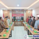 Dalam persiapan menyambut perayaan Natal 2024 dan Tahun Baru 2025, Tiga Pilar Neglasari yang terdiri dari Polsek, Koramil, dan Kecamatan menggelar rapat koordinasi bersama pengurus gereja pada Jumat (6/12/2024)