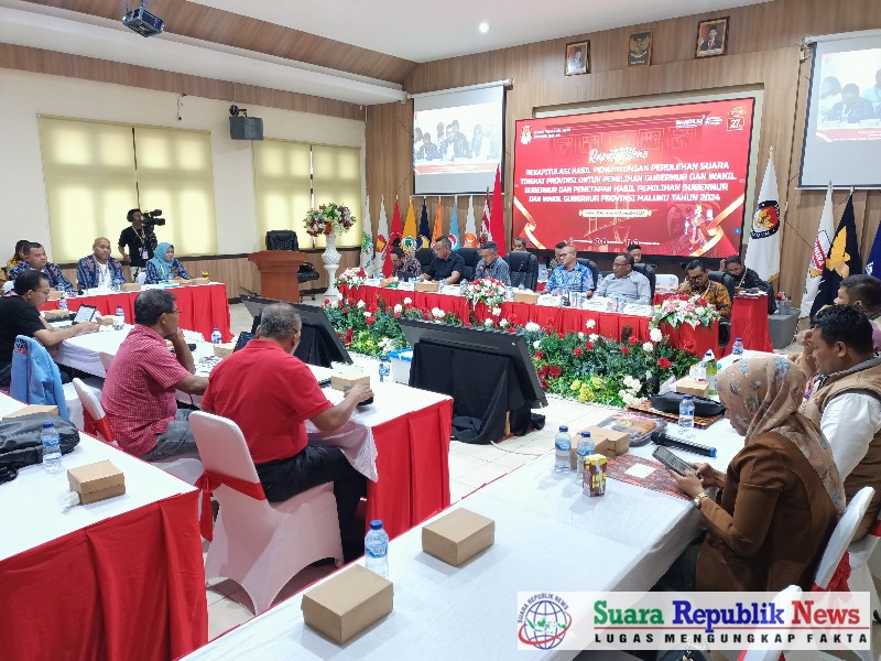 Satgas Operasi Mantap Praja (OMP) Salawaku Polda Maluku melaksanakan pengamanan rapat pleno rekapitulasi hasil penghitungan suara pemilihan gubernur dan wakil gubernur Maluku di Kantor KPU Provinsi Maluku, Kota Ambon, Sabtu (7/12/2024)