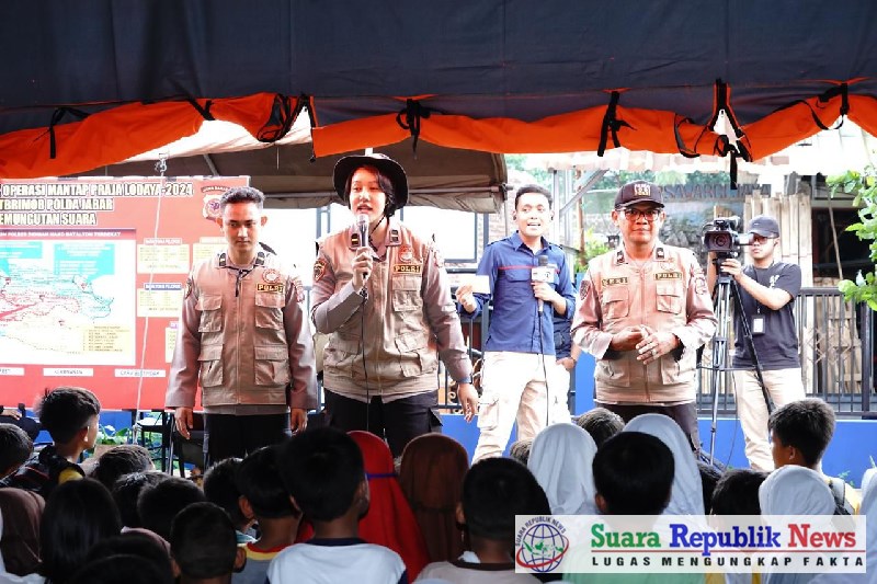 Tim Trauma Healing dari Asisten Sumber Daya Manusia (As SDM) Polri bekerja sama dengan Tim Psikologi Polda Jawa Barat mengadakan trauma healing untuk anak-anak korban bencana tanah longsor di SDN Sukapanjang, Sabtu (7/12/2024)