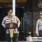 Polresta Cirebon menggelar apel pagi di Lapangan Mapolresta Cirebon pada Senin (9/12/2024), dipimpin langsung oleh Wakapolresta Cirebon, AKBP Imara Utama, S.H., S.I.K., M.H.