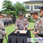 Kapolresta Cirebon, Kombes Pol Sumarni, S.I.K., S.H., M.H., memimpin upacara serah terima jabatan (sertijab) sejumlah pejabat di lingkungan Polresta Cirebon, Sabtu (30/11/2024)