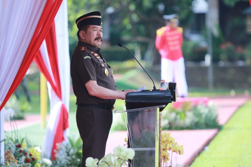 Jaksa Agung RI ST Burhanuddin memimpin upacara pelantikan dan pengambilan sumpah para jaksa baru serta penutupan Pendidikan dan Pelatihan Pembentukan Jaksa (PPPJ) Angkatan 81 Gelombang II tahun 2024