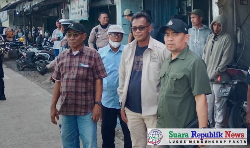 Pengusaha Gunung Sugih Bersama (PGSB) dan masyarakat Gunung Sugih kembali menggelar aksi demonstrasi jilid kedua di depan PT Asahimas, Kelurahan Gunung Sugih, Kecamatan Ciwandan, Kota Cilegon, pada Rabu (11/12/2024)
