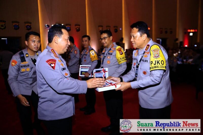 Kapolda Maluku, Irjen Pol. Drs. Eddy Sumitro Tambunan, M.Si., mewakili jajaran Polri dalam menerima DIPA Petikan dan RKA Satker Tahun Anggaran 2025