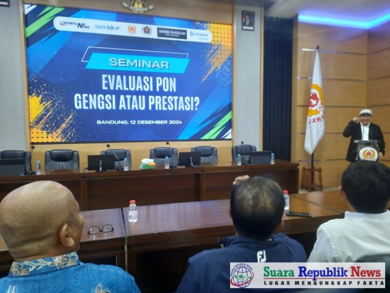 Ketua Umum Persatuan Wartawan Indonesia (PWI) Pusat, Zulmansyah Sekedang, secara resmi membuka seminar bertajuk Evaluasi Pekan Olahraga Nasional (PON): Gengsi atau Prestasi di Aula KONI Jawa Barat, Bandung, Kamis (12/12/2024)